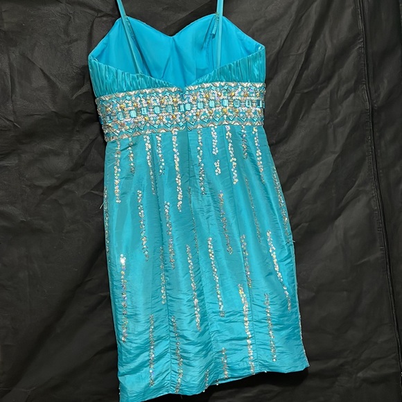 Mini party dress 👗 - Picture 5 of 8